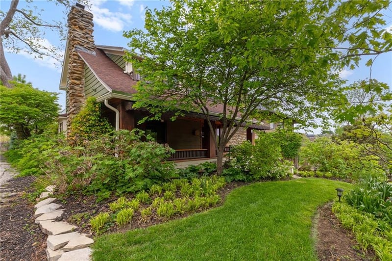46 E 52nd St, Kansas City, MO 64112