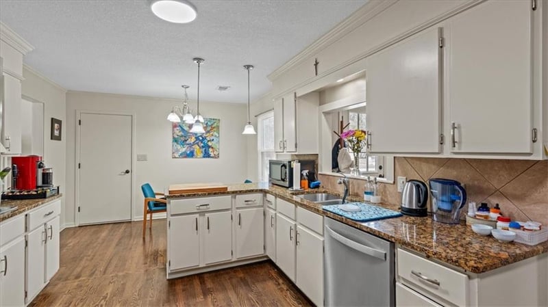 7301 Woodson St, Overland Park, KS 66204