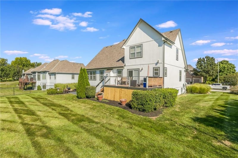 8718 Ridgeway Ct, Kansas City, MO 64138