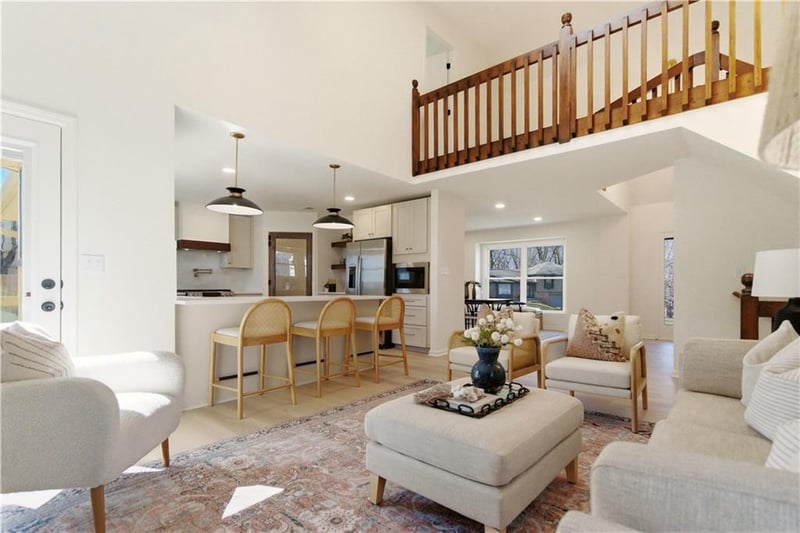 8338 Knox St, Overland Park, KS 66212