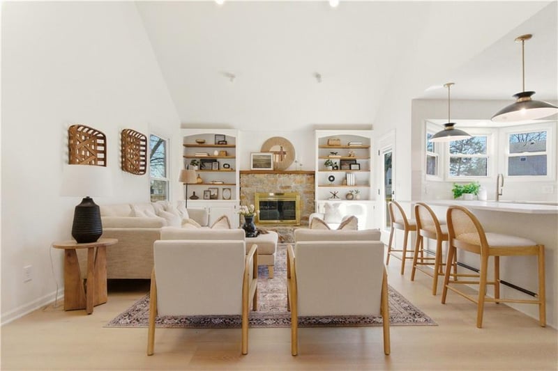 8338 Knox St, Overland Park, KS 66212