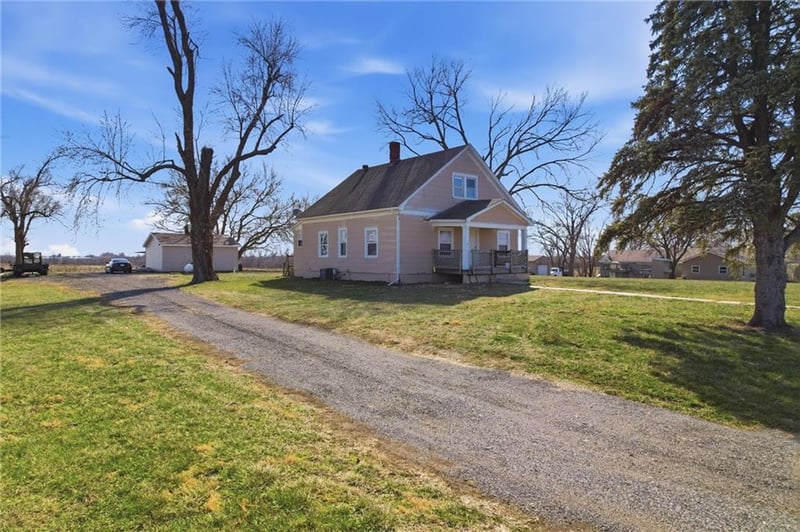 13641 Hollingsworth Rd, Kansas City, KS 66109