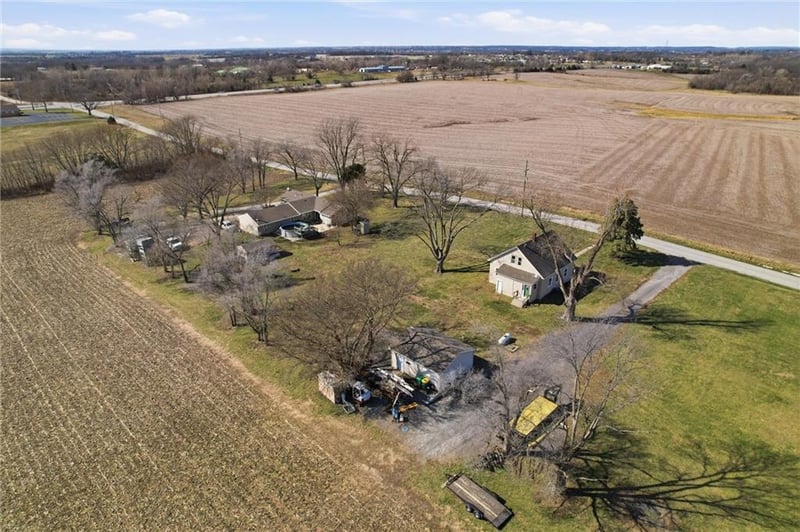 13641 Hollingsworth Rd, Kansas City, KS 66109