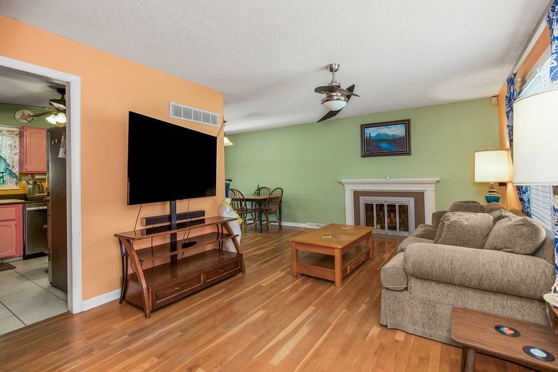 13250 Park Hills Dr, Grandview, MO 64030