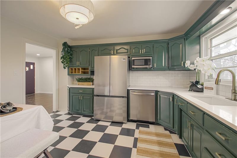 7800 Booth Ave, Kansas City, MO 64138