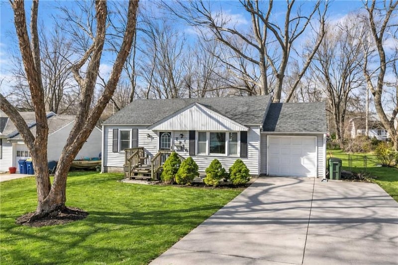 7716 Newton St, Overland Park, KS 66204