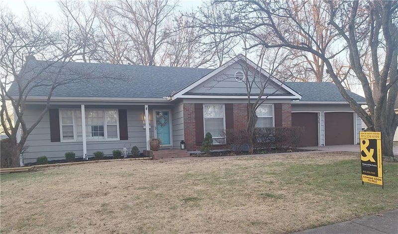 8609 89th St, Overland Park, KS 66212