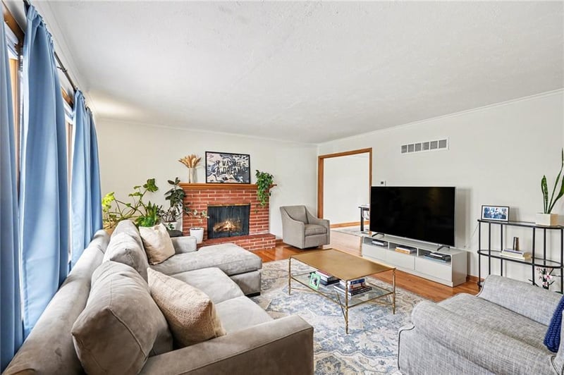 7711 Grand Ave, Kansas City, MO 64114