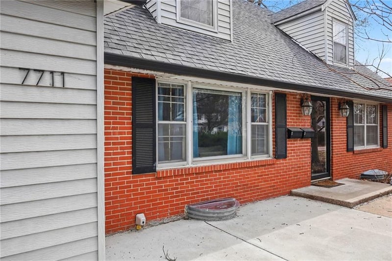 7711 Grand Ave, Kansas City, MO 64114