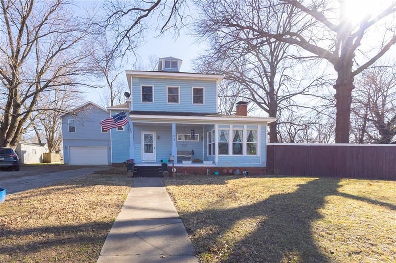 703 4th St, Cherryvale, KS 67335