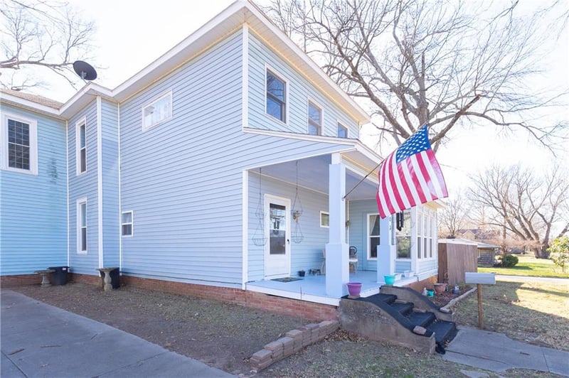 703 4th St, Cherryvale, KS 67335