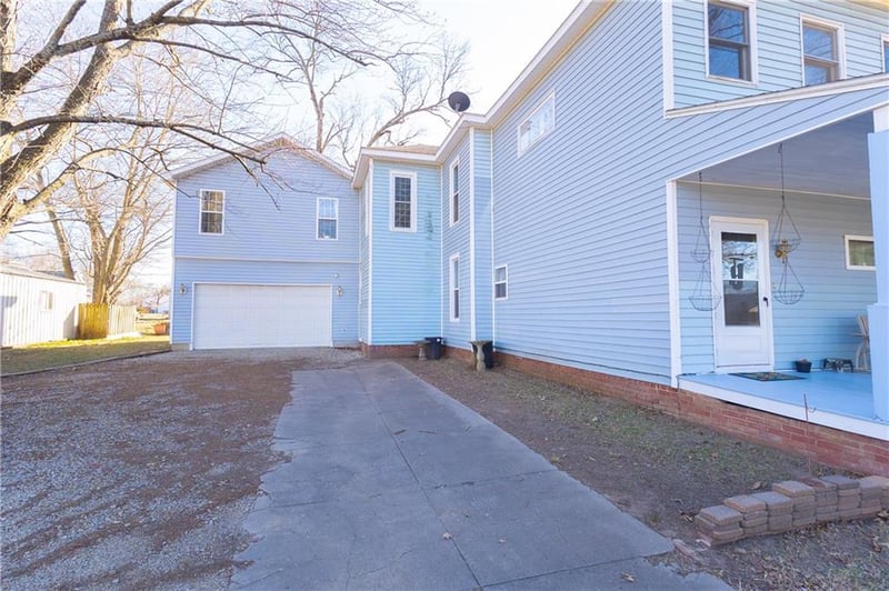 703 4th St, Cherryvale, KS 67335