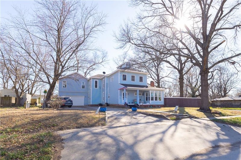 703 4th St, Cherryvale, KS 67335