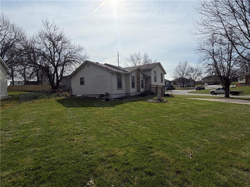 7801 Euclid Ave, Kansas City, MO 64118