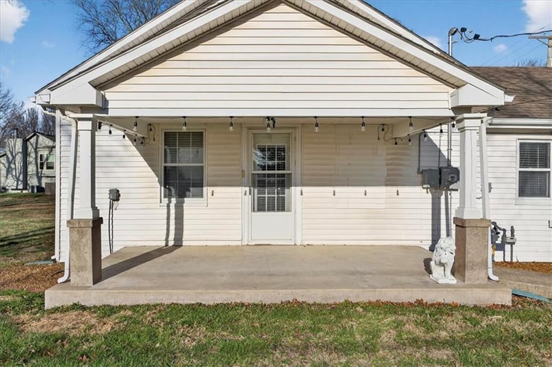 1490 Independence Ave, Lee's Summit, MO 64086