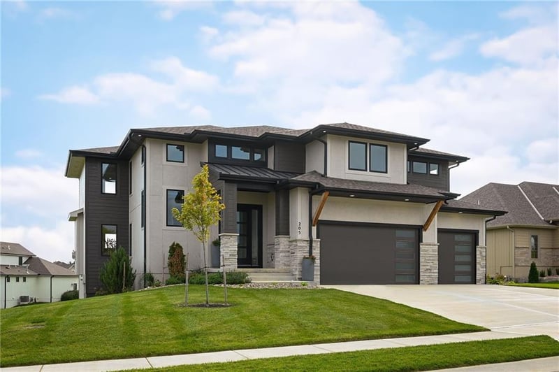 205 Lovins Dr, Lee's Summit, MO 64081