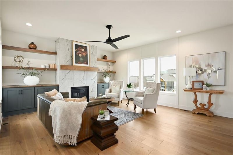 205 Lovins Dr, Lee's Summit, MO 64081