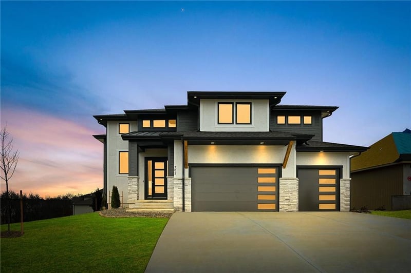 205 Lovins Dr, Lee's Summit, MO 64081
