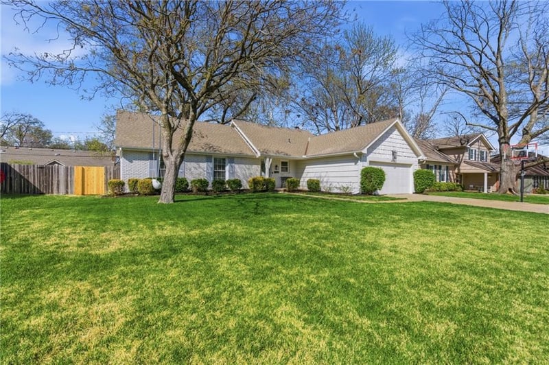 6432 101 St, Overland Park, KS 66212