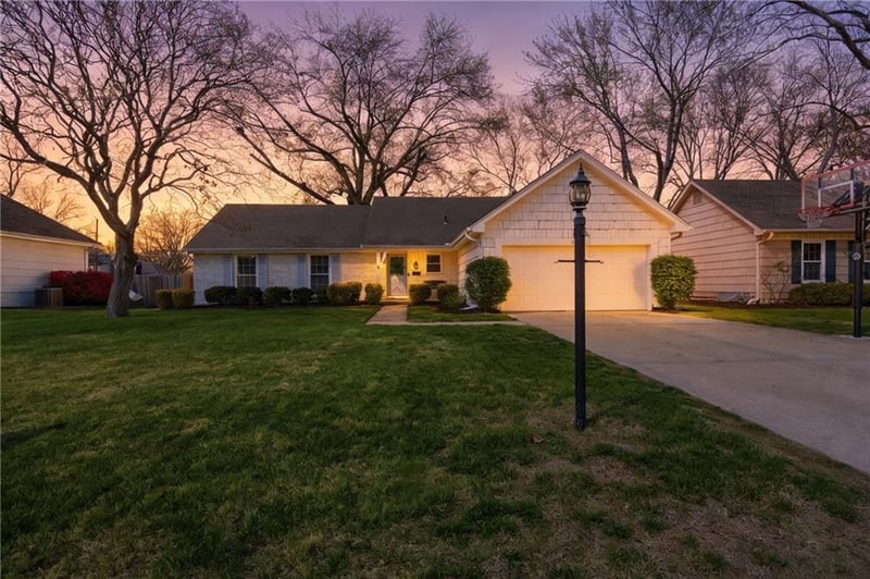 6432 101 St, Overland Park, KS 66212