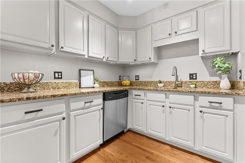 4942 Walnut St #2 South, Kansas City, MO 64112