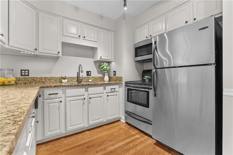 4942 Walnut St #2 South, Kansas City, MO 64112