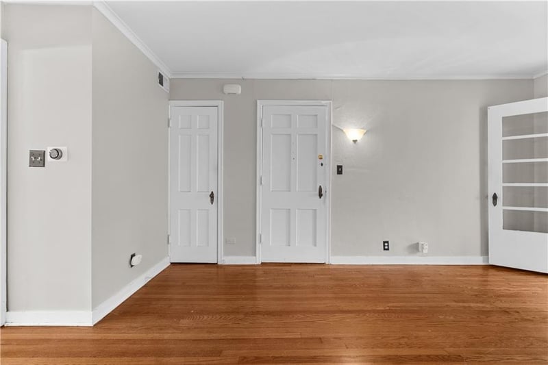 4942 Walnut St #2 South, Kansas City, MO 64112