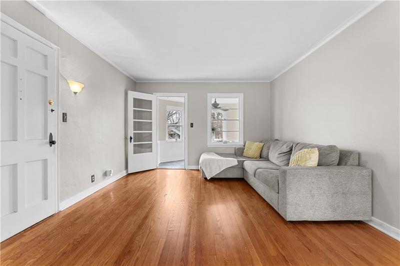 4942 Walnut St #2 South, Kansas City, MO 64112