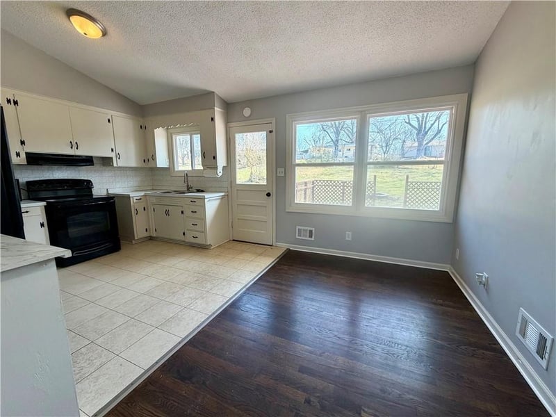 6937 Avalon St, Kansas City, MO 64152