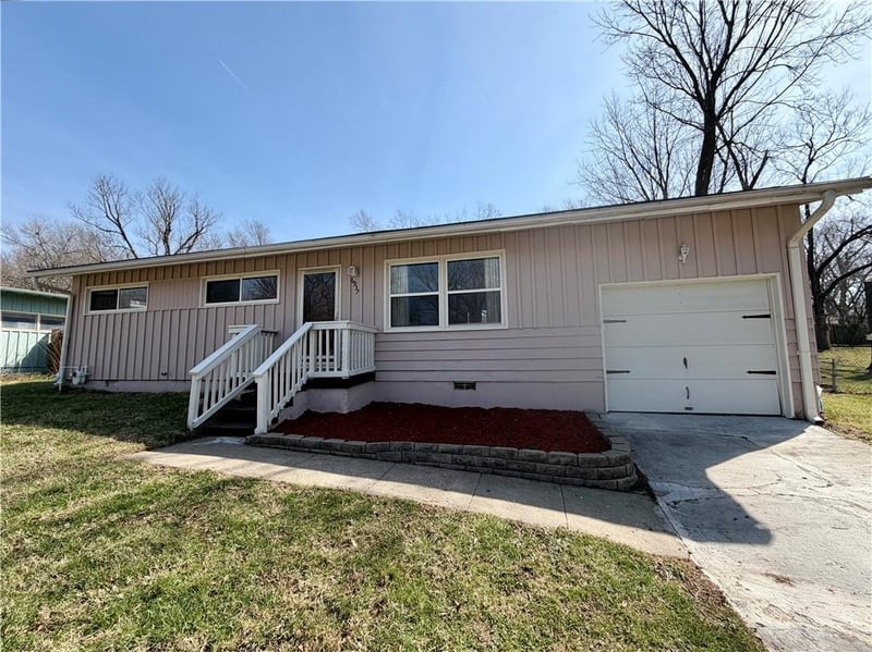 6937 Avalon St, Kansas City, MO 64152