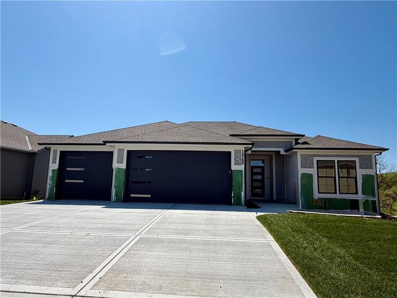 13755 70th St, Parkville, MO 64152
