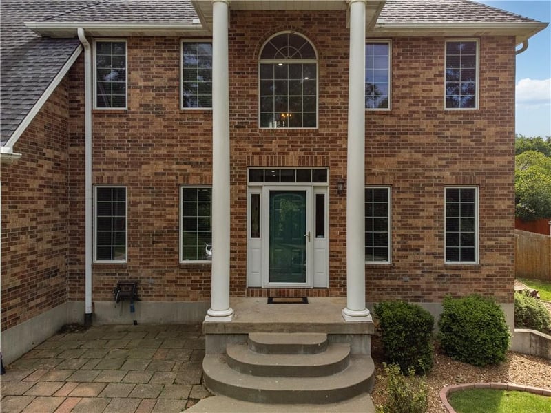 71 Arrowhead Dr, Lexington, MO 64067