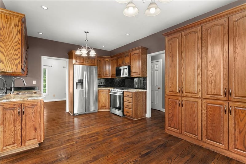 71 Arrowhead Dr, Lexington, MO 64067