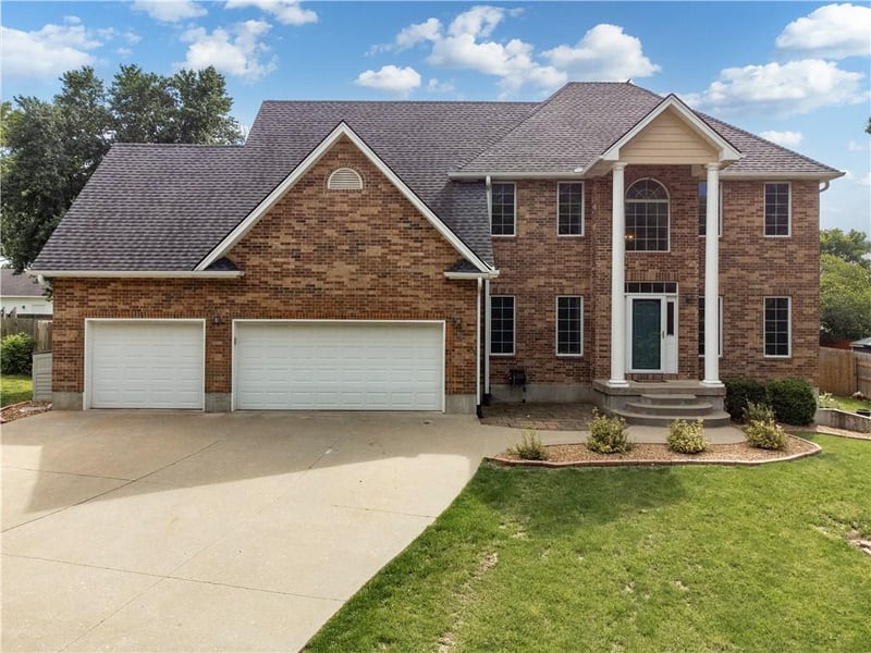 71 Arrowhead Dr, Lexington, MO 64067