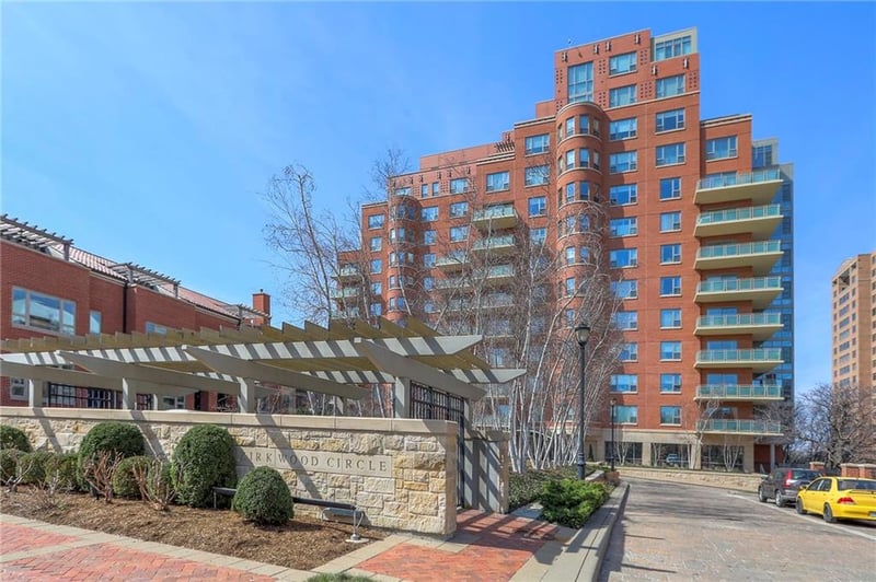 4950 Central St #1001, Kansas City, MO 64112