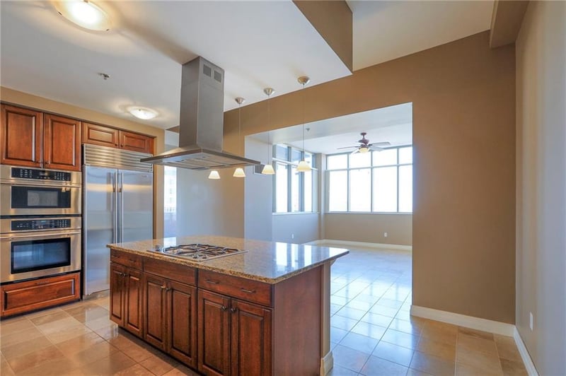 4950 Central St #1001, Kansas City, MO 64112