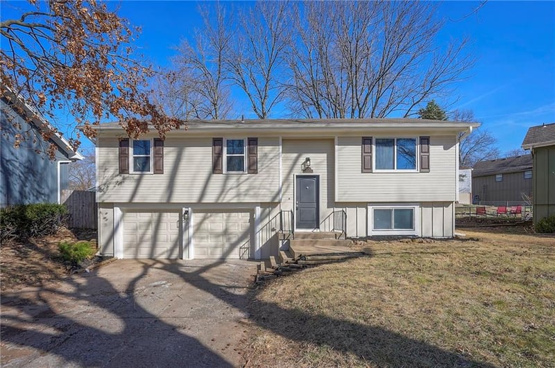 1704 Taylor Cir, Olathe, KS 66062