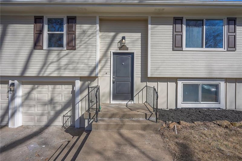 1704 Taylor Cir, Olathe, KS 66062