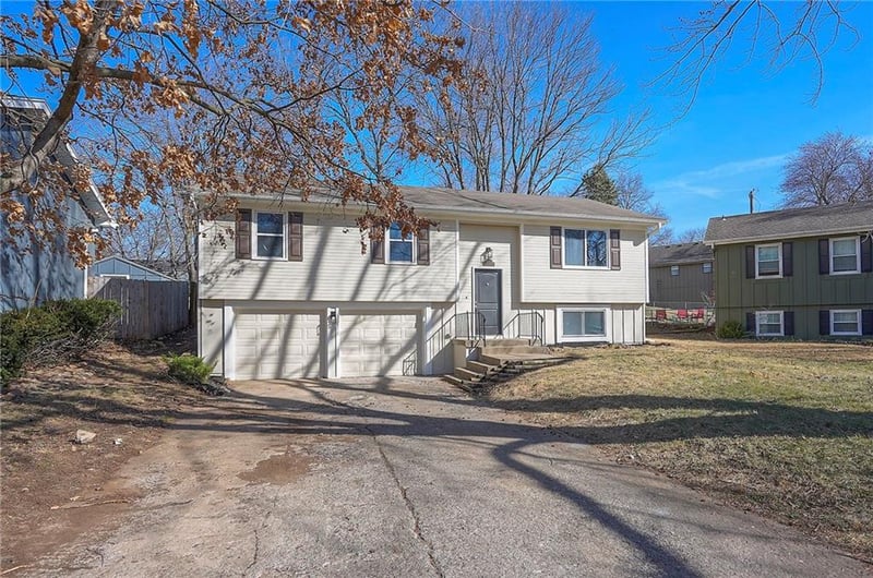 1704 Taylor Cir, Olathe, KS 66062