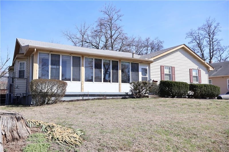 3111 Kensington Ave, Kansas City, MO 64128