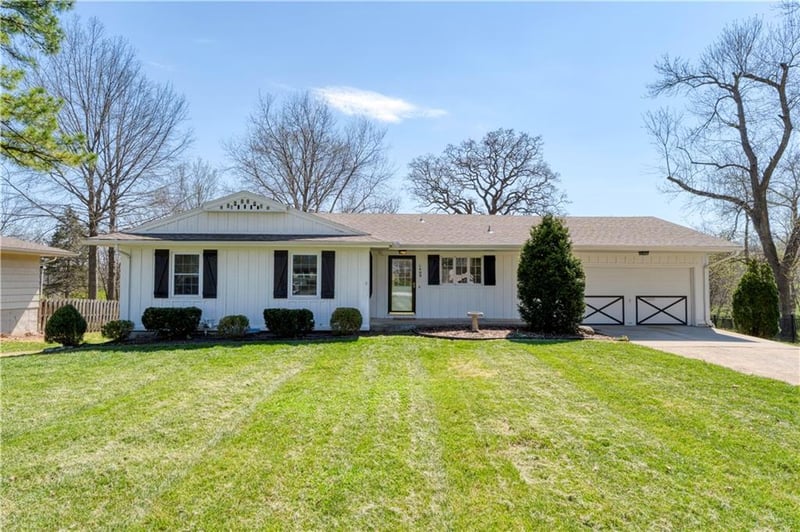 1409 108th St, Kansas City, MO 64131