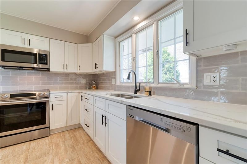 1409 108th St, Kansas City, MO 64131