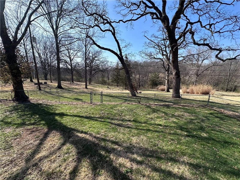 1409 108th St, Kansas City, MO 64131