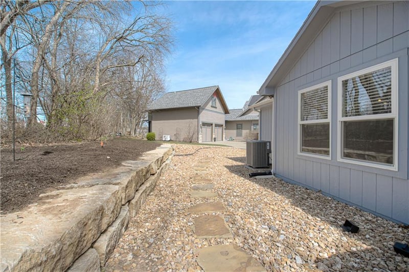 21045 225th Ter, Spring Hill, KS 66083