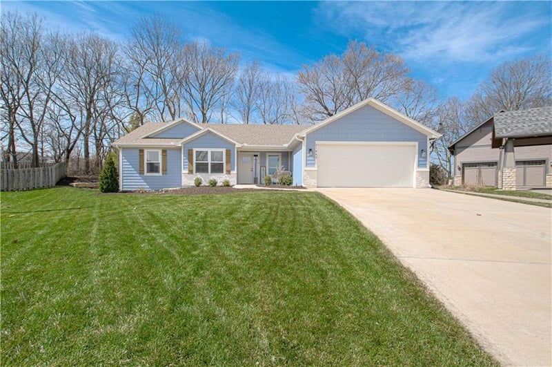 21045 225th Ter, Spring Hill, KS 66083