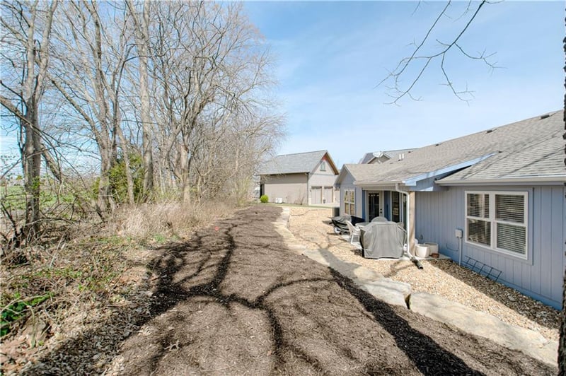 21045 225th Ter, Spring Hill, KS 66083