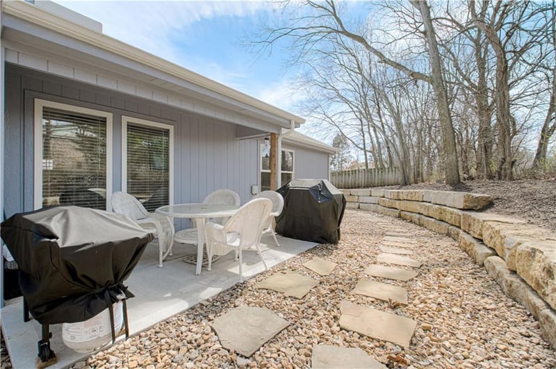 21045 225th Ter, Spring Hill, KS 66083