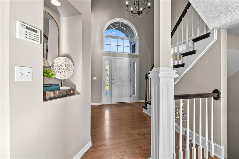 5929 Hidden Valley Dr, Lee's Summit, MO 64064