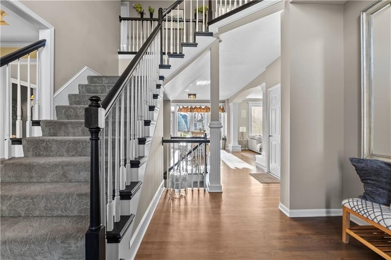 5929 Hidden Valley Dr, Lee's Summit, MO 64064