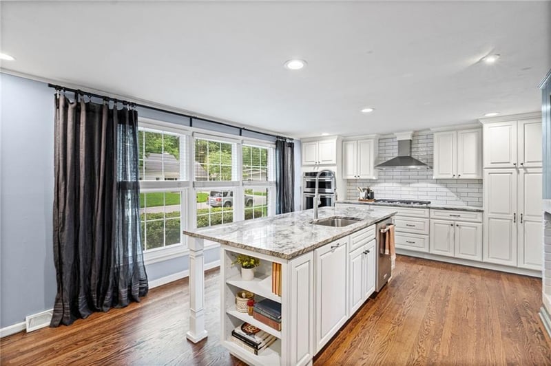 8345 Reinhardt St, Prairie Village, KS 66206